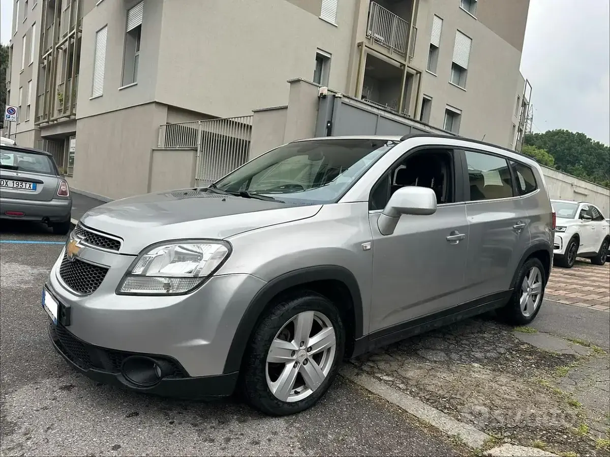 Usata Chevrolet Orlando LTZ 141 CV (103 kW) 2012 Grigio Monovolume