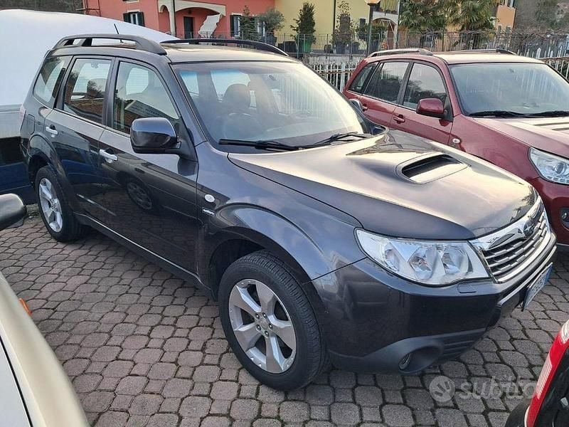 Grigio Usata 2011 Subaru Forester SUV | 6500 € (Buon prezzo) - Immagine 1/4