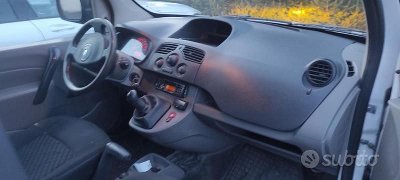 Usata Renault Kangoo Privilege 84 CV (61 kW) 2010 Monovolume