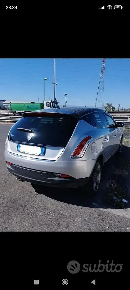 Usata Lancia Delta 120 CV (88 kW) 2010 Marrone Utilitaria