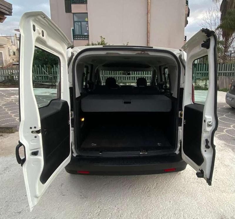 Usata Fiat Doblò 90 CV (66 kW) 2016 Bianco Monovolume