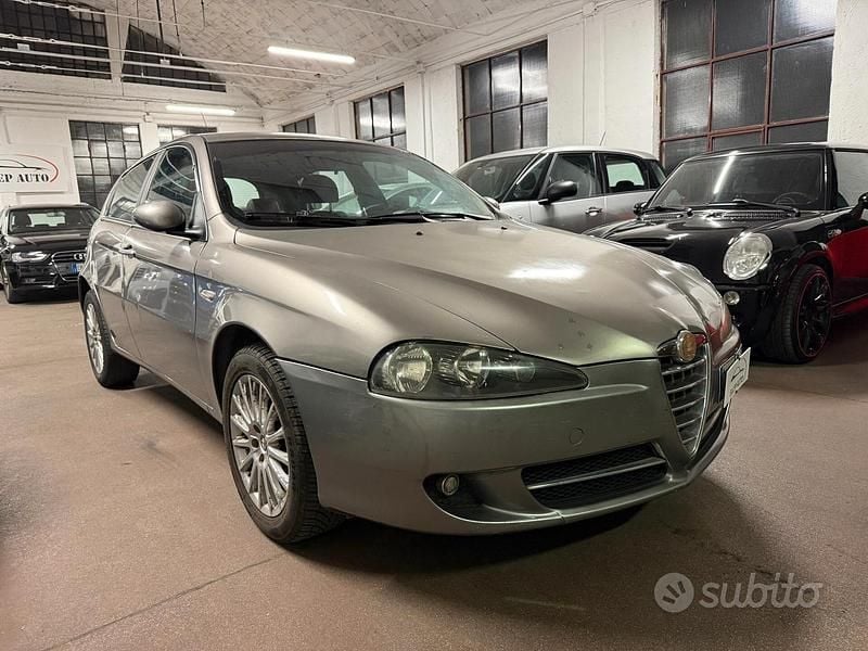 Usata Alfa Romeo 147 Exclusive 119 CV (87 kW) 2007 Grigio Utilitaria