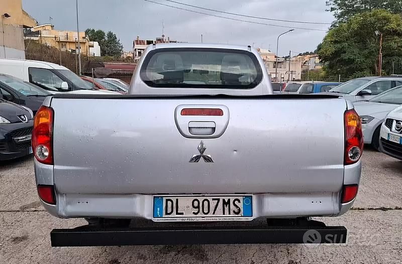 Usata Mitsubishi L200 Invite 136 CV (100 kW) 2008 Grigio Pick-up