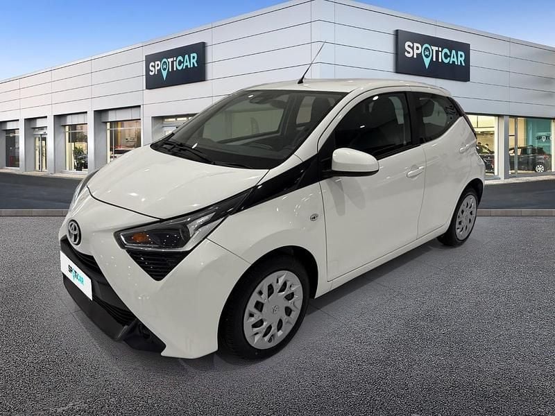 Begagnad Toyota Aygo X-play 72 HK (52 kW) 2021 Halvkombi