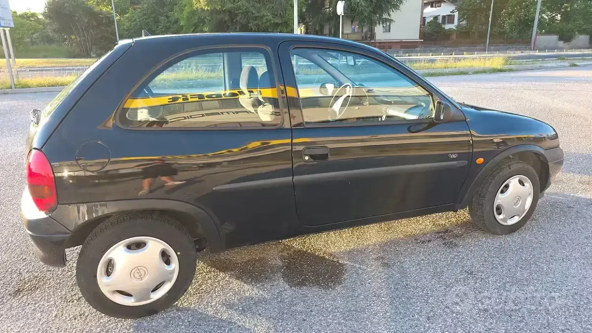 Usata Opel Corsa 55 CV (40 kW) 1998 Nero Utilitaria