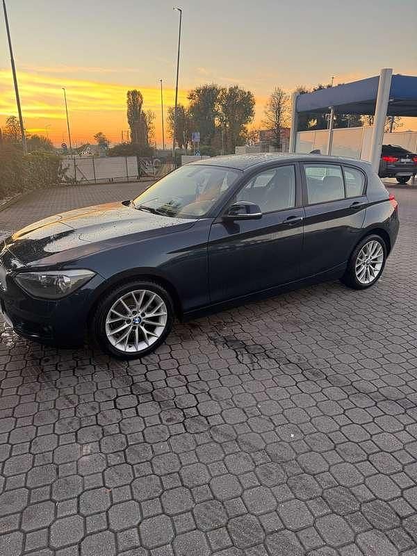 Usata BMW 120 184 CV (135 kW) 2011 Blu/azzurro Utilitaria