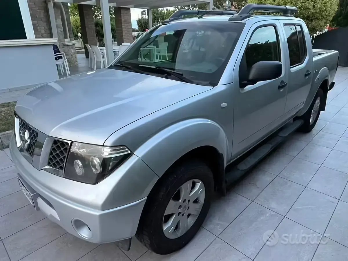 Usata Nissan Navara 171 CV (125 kW) 2006 Grigio Pick-up