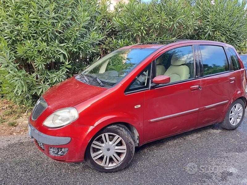 Usata Lancia Musa 90 CV (66 kW) 2006 Rosso Monovolume