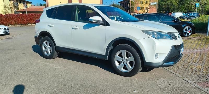 Usata Toyota RAV4 Executive 124 CV (91 kW) 2013 Bianco SUV