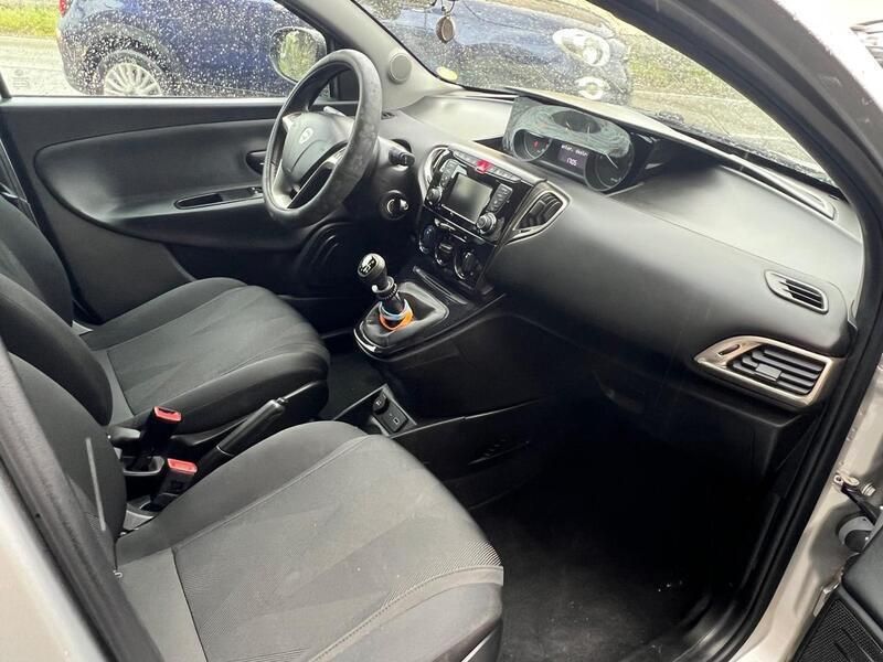 Usata Lancia Ypsilon 69 CV (50 kW) 2020 Grigio Utilitaria