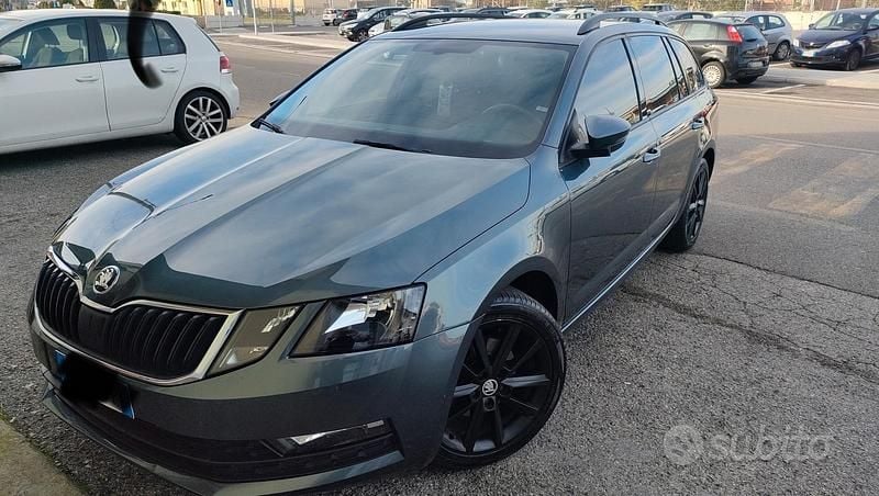 Verde Usata 2020 Skoda Octavia Station wagon | 15.500 € - Immagine 1/4