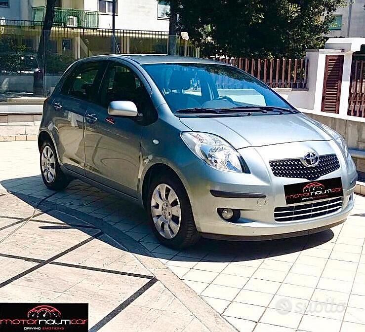 Usata Toyota Yaris 87 CV (63 kW) 2006 Grigio Berlina
