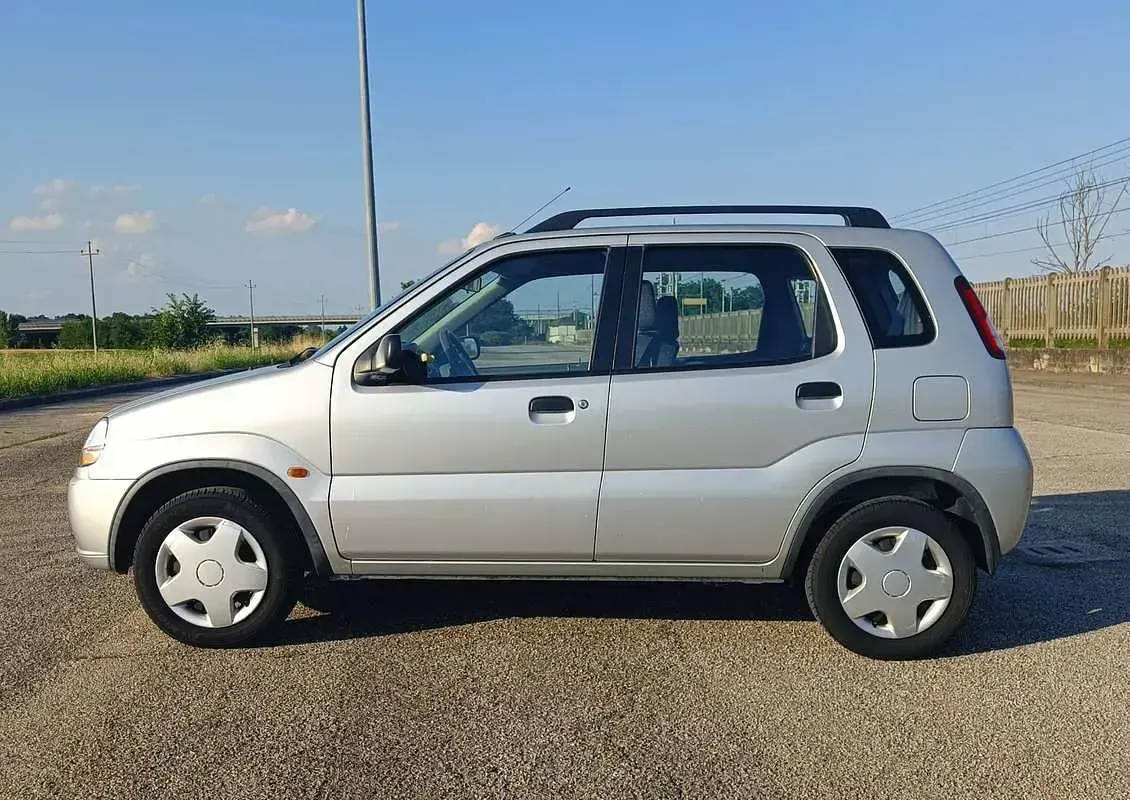 Usata Suzuki Ignis GL 83 CV (61 kW) 2001 Argento Utilitaria