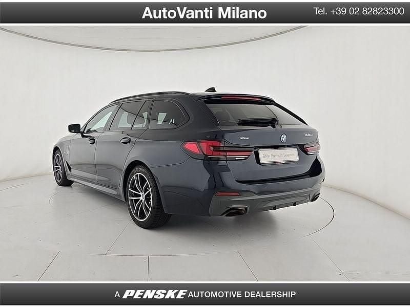 Usata BMW 530e M Sport 292 CV (214 kW) 2022 Blu Station wagon