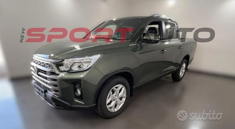 Verde Nuova 2025 Ssangyong (KGM) Rexton SUV | 22.943 € - Immagine 1/4