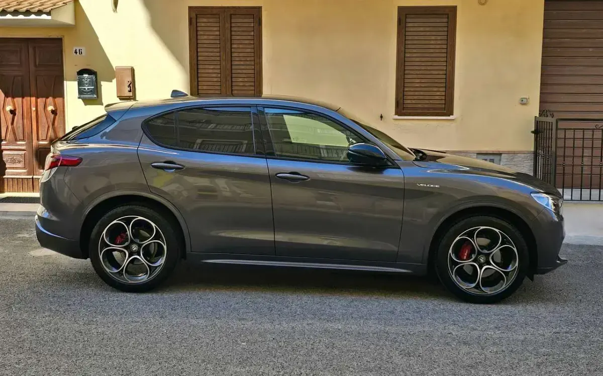 Usata Alfa Romeo Stelvio Veloce 209 CV (153 kW) 2022 Marrone SUV