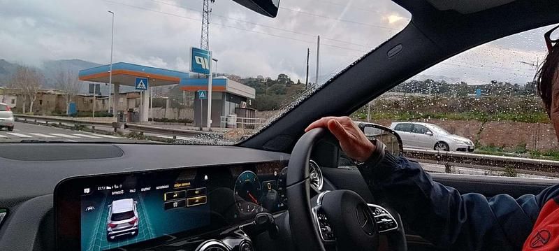Usado Mercedes GLA200 150 CV (110 kW) 2021 Gris SUV