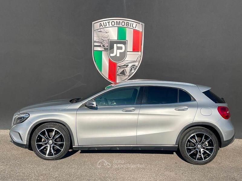 Usata Mercedes GLA220 170 CV (125 kW) 2014 Argento SUV