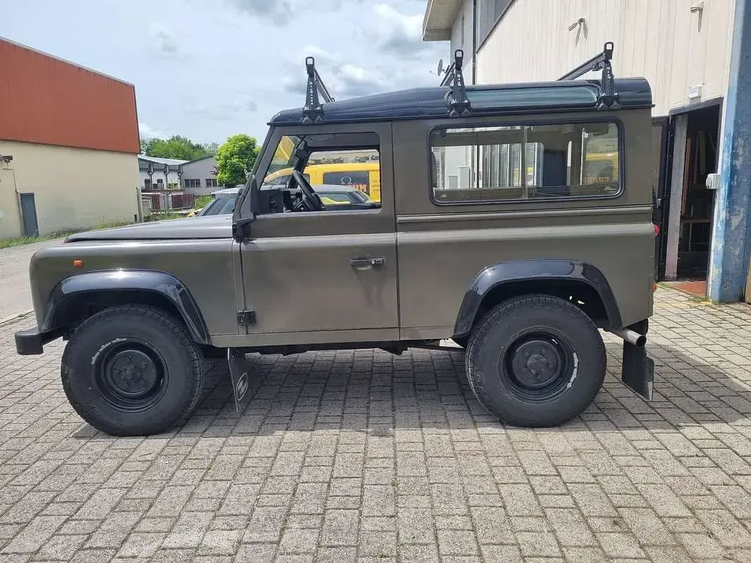 Usata Land Rover Defender 122 CV (89 kW) 1999 SUV