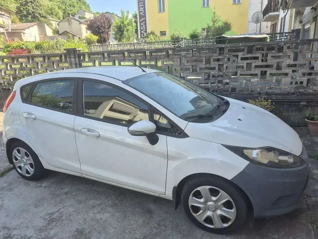 Usata Ford Fiesta 60 CV (44 kW) 2012 Berlina