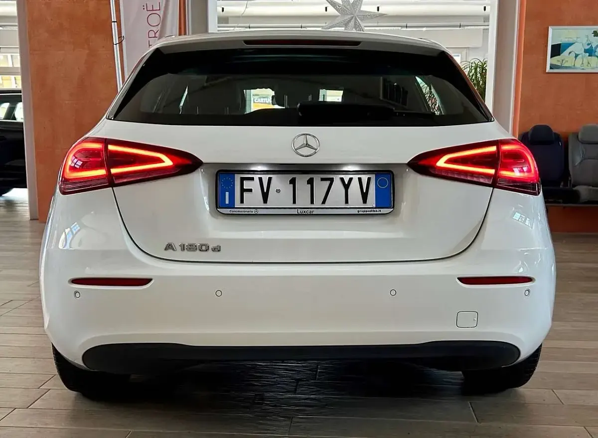Usata Mercedes A180 Business 116 CV (85 kW) 2019 Bianco Berlina