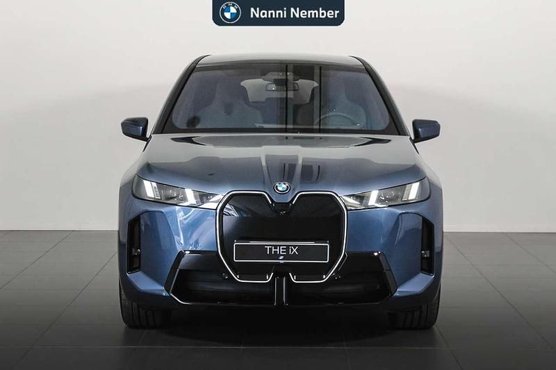 Usata BMW iX M Sport 300 kW (408 CV) 2025 Blu/azzurro SUV