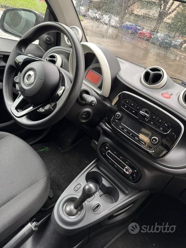 Usata Smart ForTwo Electric Drive 41 kW (56 CV) 2019 Nero Utilitaria