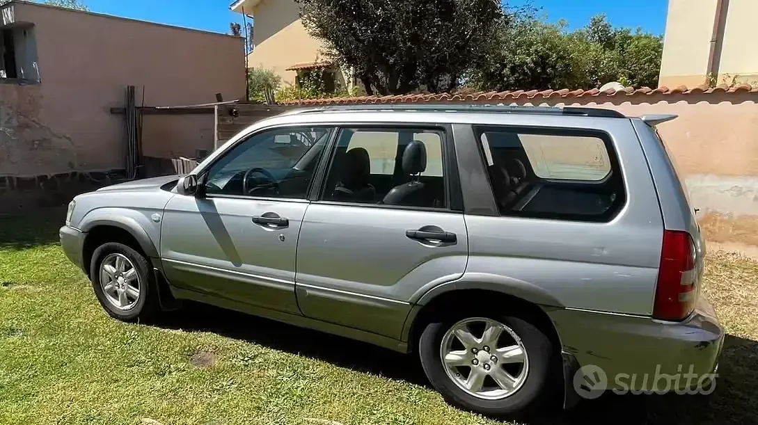 Usata Subaru Forester 122 CV (89 kW) 2003 Grigio SUV