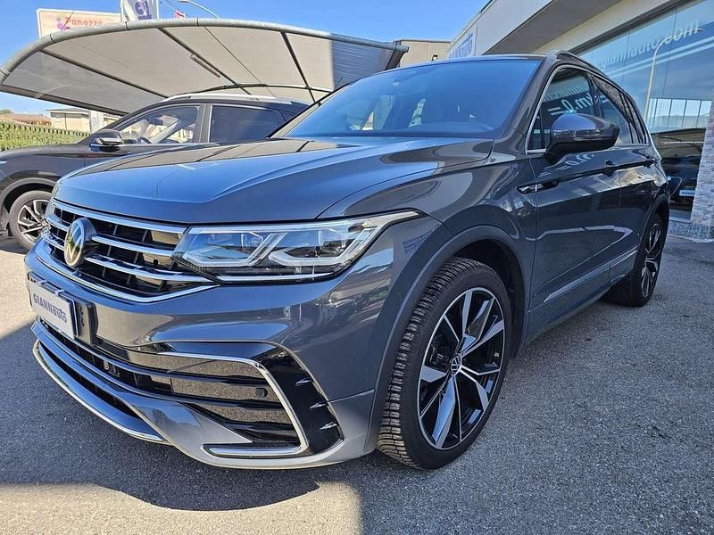 Grigio Usata 2022 VW Tiguan R-line SUV | 30.900 € (Molto cara) - Immagine 1/4