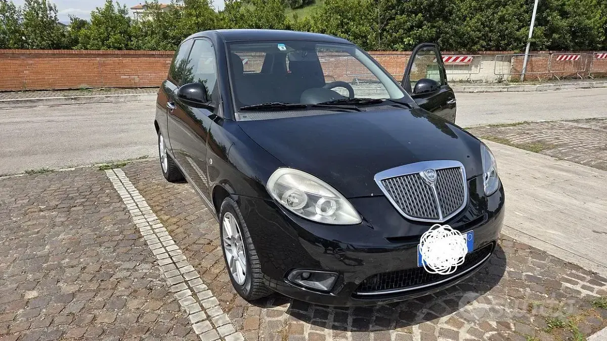 Usata Lancia Ypsilon 77 CV (56 kW) 2011 Nero Utilitaria