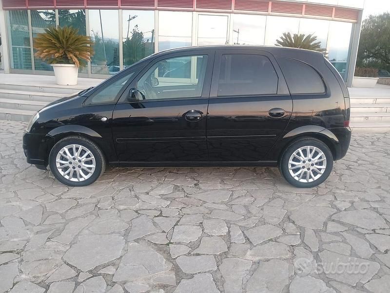 Usata Opel Meriva Cosmo 101 CV (74 kW) 2010 Nero Monovolume