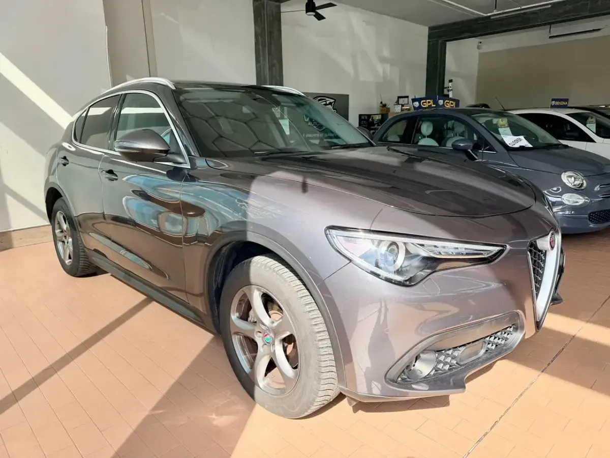 Usata Alfa Romeo Stelvio 210 CV (154 kW) 2018 Grigio SUV