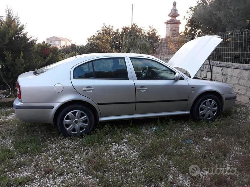 Usata Skoda Octavia 2001 Grigio Berlina