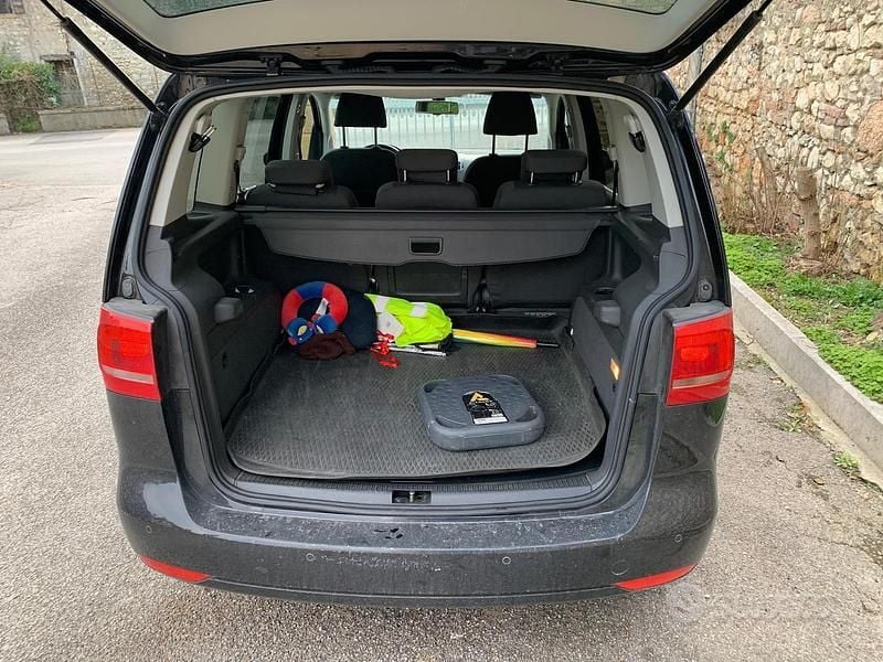 Begagnad VW Touran 105 HK (77 kW) 2010 Svart Minibuss