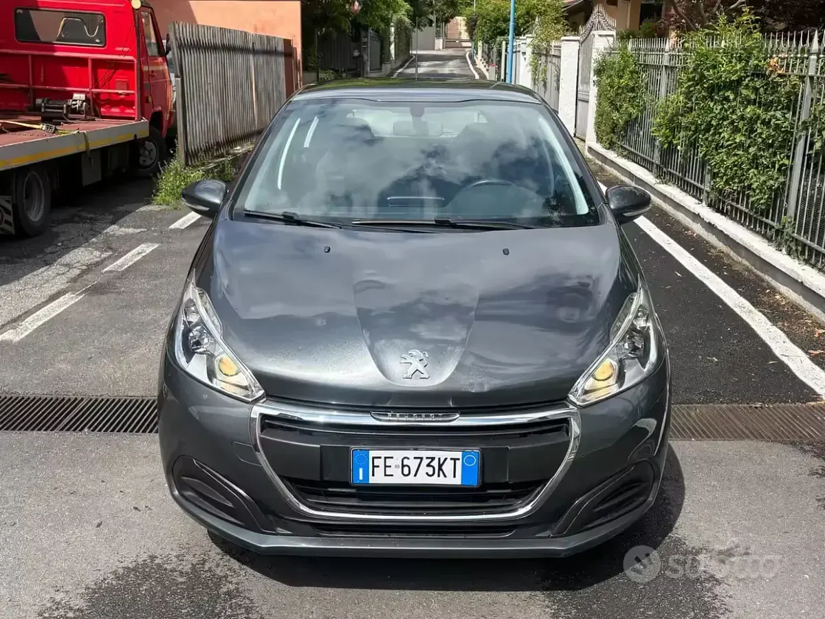 Begagnad Peugeot 208 Allure 82 HK (60 kW) 2016 Grå Halvkombi
