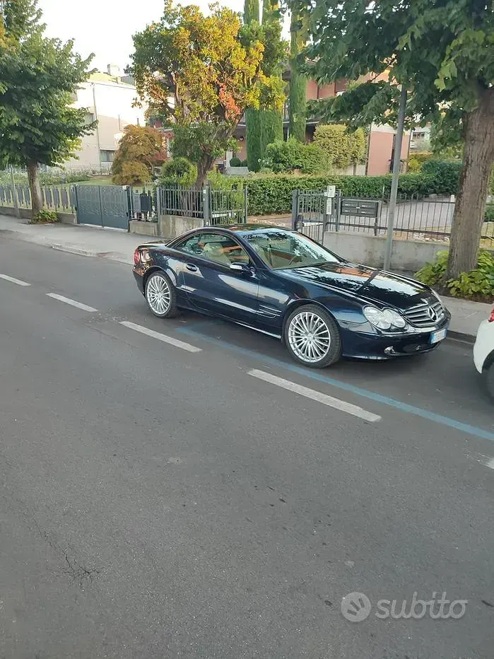 Usata Mercedes SL350 245 CV (180 kW) 2004 Blu Cabrio