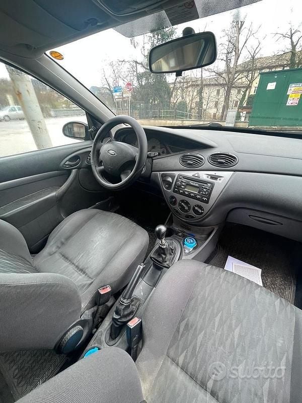 Usata Ford Focus 100 CV (73 kW) 2002 Grigio Berlina