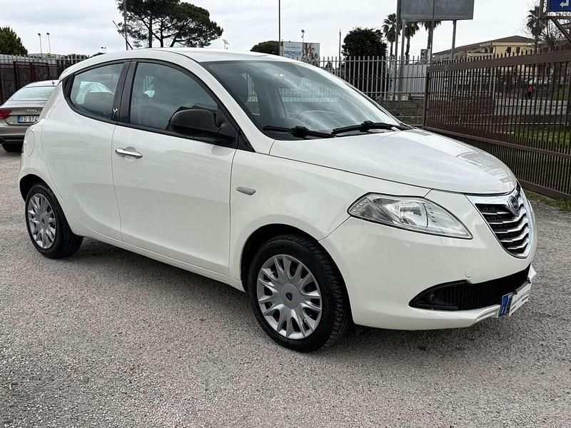 Usata Lancia Ypsilon Silver 95 CV (69 kW) 2013 Bianco Utilitaria