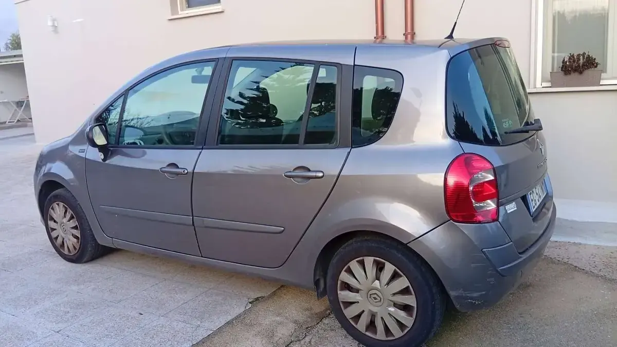 Usata Renault Grand Modus 75 CV (55 kW) 2011 Grigio Monovolume