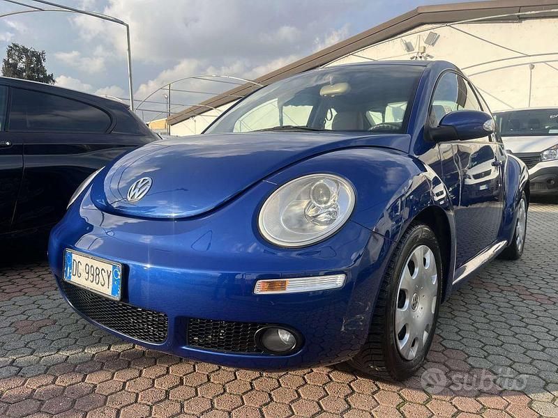 Usata VW New Beetle 102 CV (75 kW) 2007 Blu Utilitaria