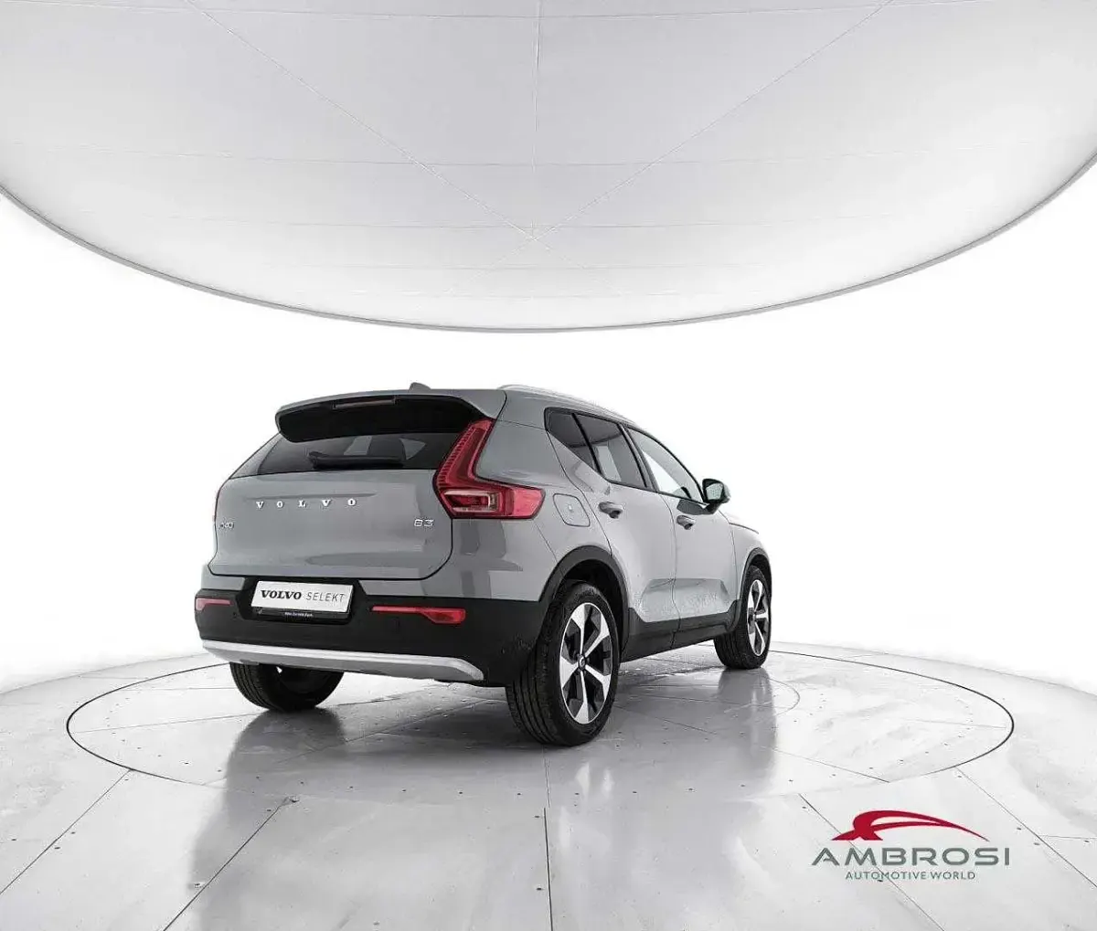 Usata Volvo XC40 Core 163 CV (119 kW) 2025 Grigio SUV