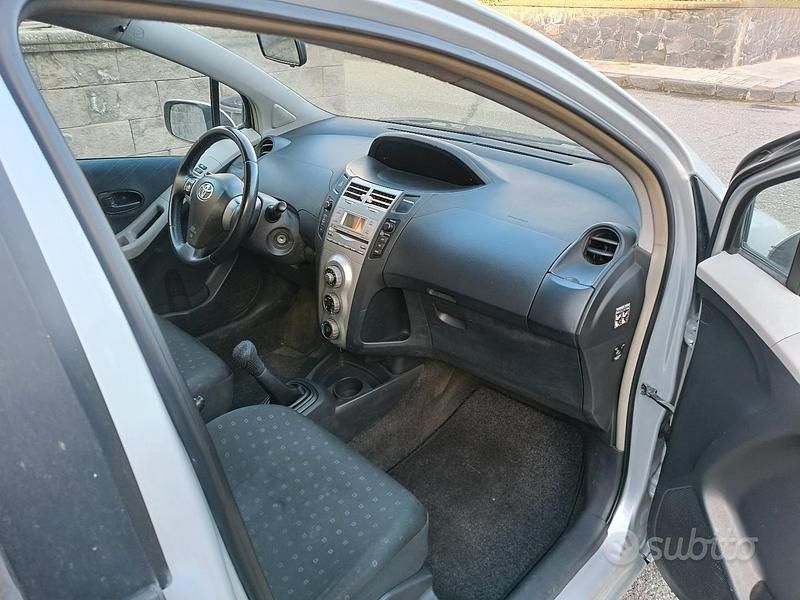Usata Toyota Yaris 2007 Grigio Utilitaria