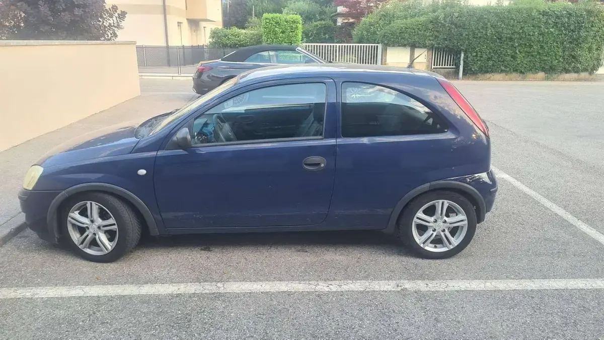 Usata Opel Corsa 75 CV (55 kW) 2004 Lilla Utilitaria