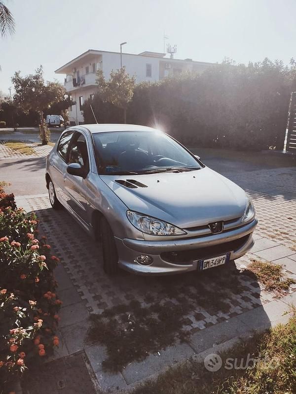 Usata Peugeot 206 68 CV (50 kW) 2008 Grigio Berlina