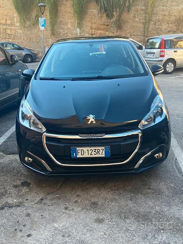 Usata Peugeot 208 75 CV (55 kW) 2016 Nero Utilitaria