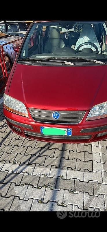 Usata Fiat Idea Emotion 70 CV (51 kW) 2005 Rosso Monovolume