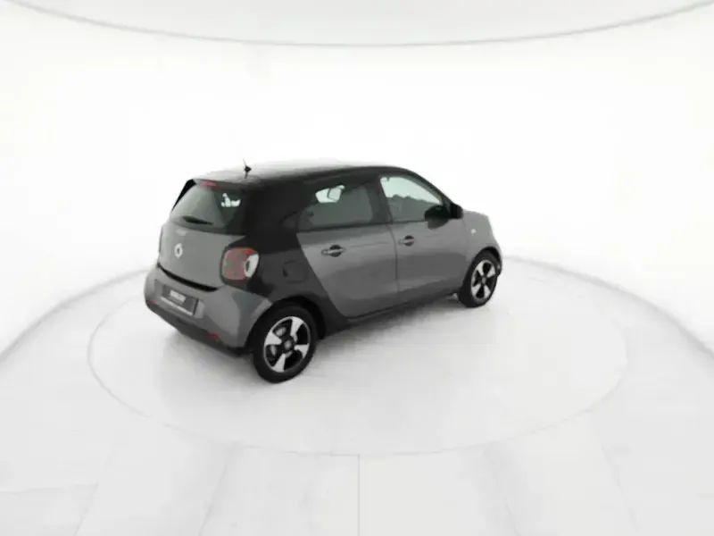 Usata Smart ForFour Electric Drive Passion 60 kW (82 CV) 2022 Grigio Berlina