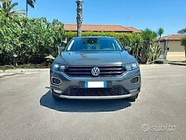 Usata VW T-Roc 116 CV (85 kW) 2019 Grigio SUV