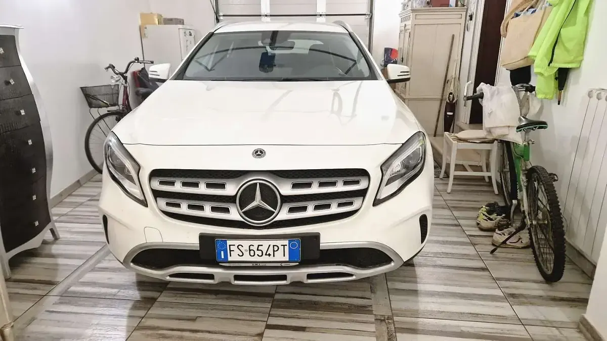 Usata Mercedes GLA200 136 CV (100 kW) 2018 Bianco SUV