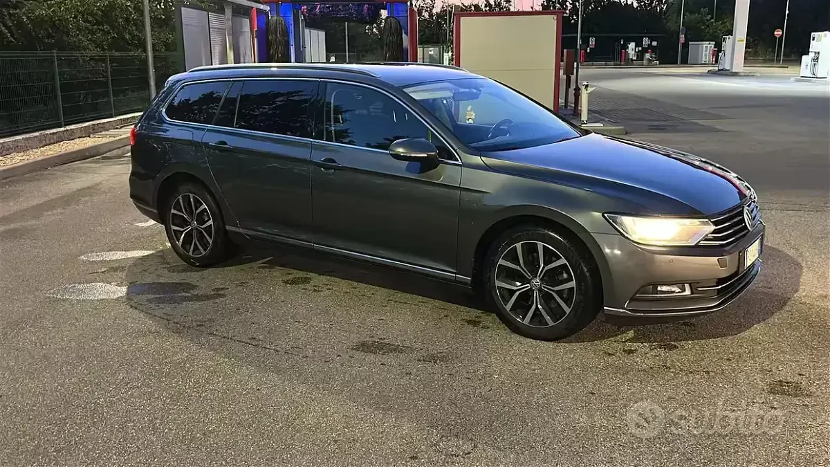 Usata VW Passat 190 CV (139 kW) 2015 Grigio Station wagon